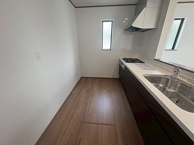 お子様と並んで料理をしても余裕のゆとりのキッチン