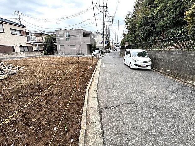 前面道路含む外観