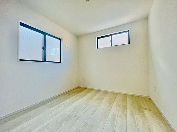 洋室は子供部屋にもちょうどいいサイズ感。