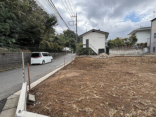 前面道路含む外観写真
