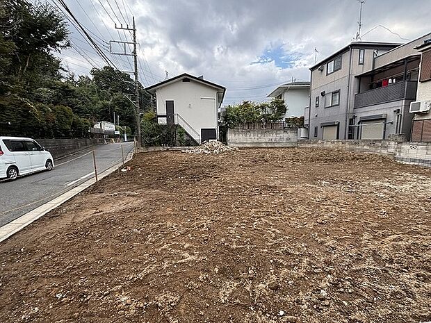 前面道路含む外観写真