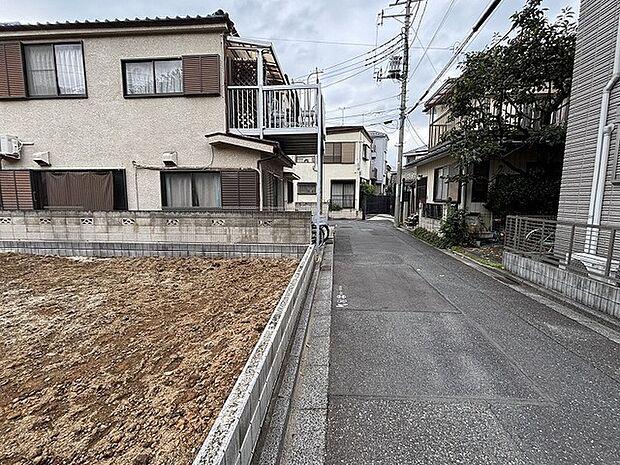 前面道路含む外観写真