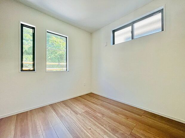 洋室は子供部屋にもちょうどいいサイズ感。