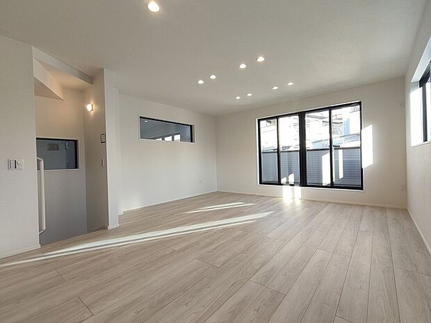 開放感と採光にこだわった広々ＬＤＫ。 