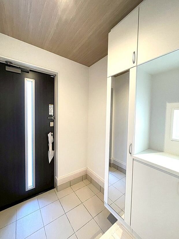 玄関をスッキリ整理。いつも気持ち良く使える玄関収納ボックス付き。 