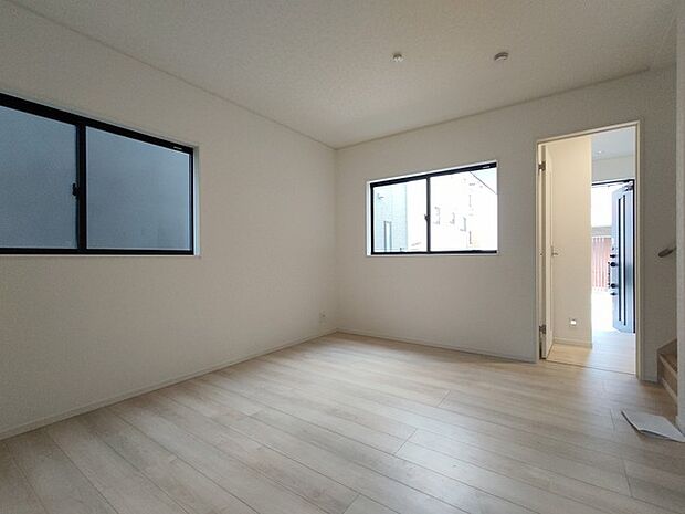 ご家族みんながゆったりくつろげる広々リビング。 