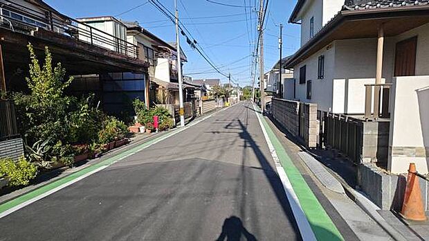 前面道路含む外観