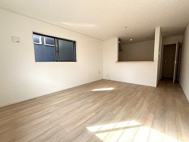 開放感と採光にこだわった広々LDK。