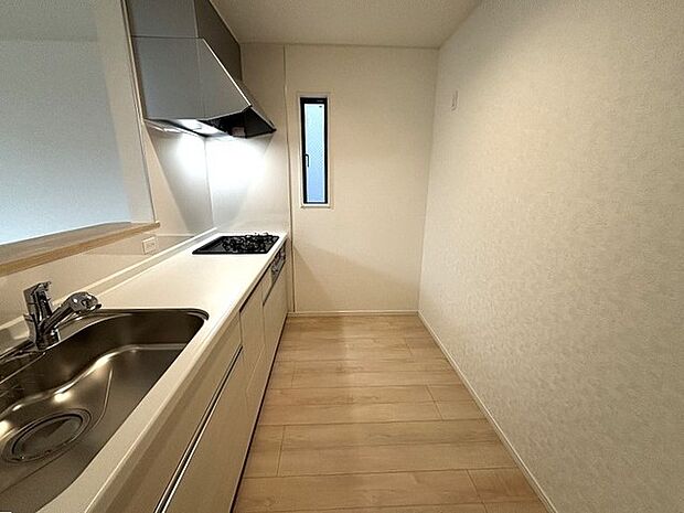 お子様と並んで料理をしても余裕のゆとりのキッチン