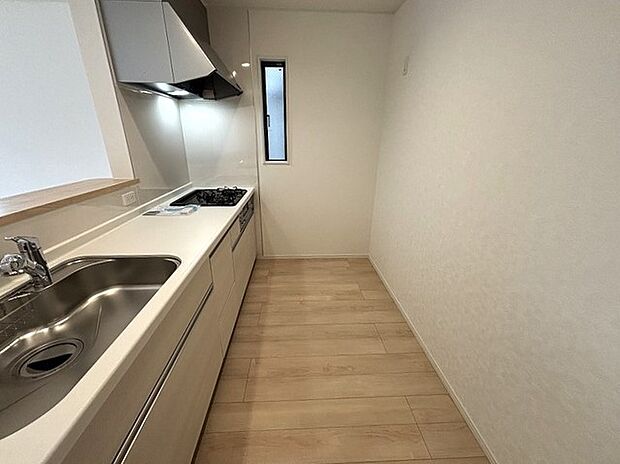 お子様と並んで料理をしても余裕のゆとりのキッチン