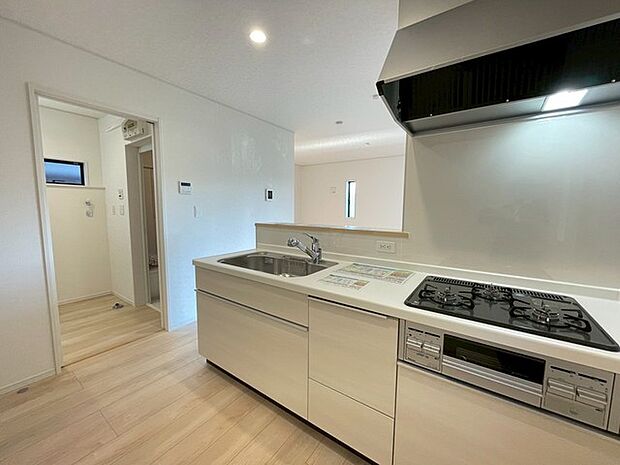 お子様と並んで料理をしても余裕のゆとりのキッチン