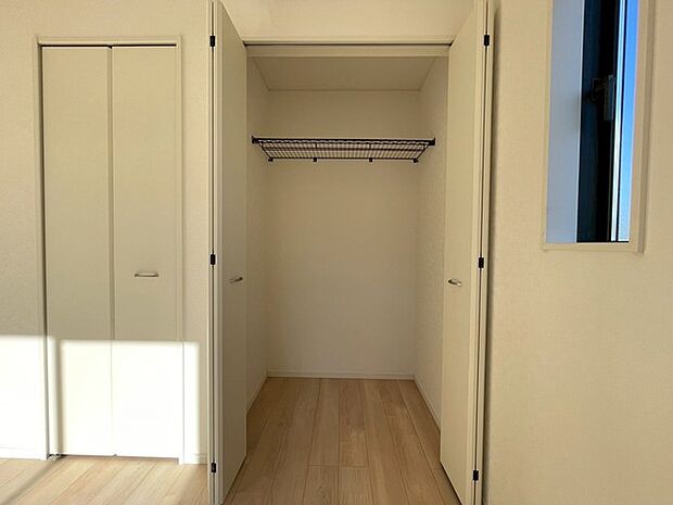 季節ごとの大物もしまえるたっぷりの収納スペース。 