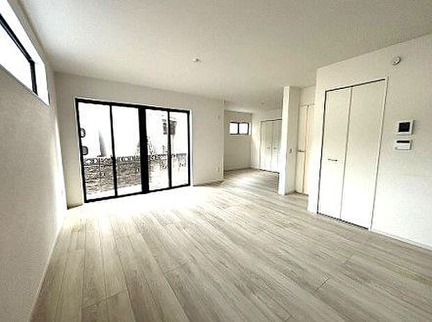 ご家族みんながゆったりくつろげる広々リビング。 