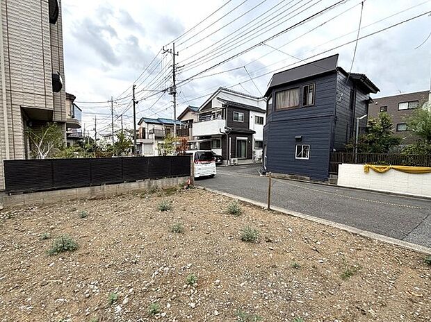 前面道路含む外観