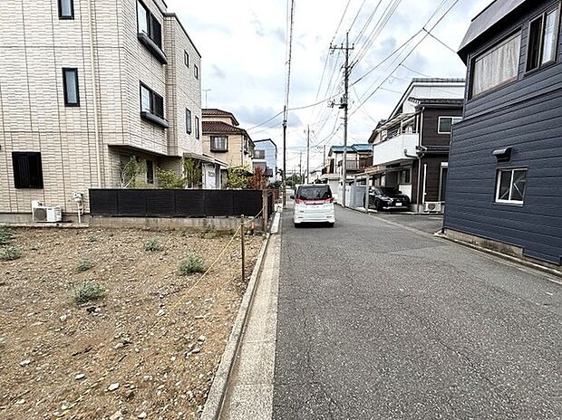 前面道路含む外観