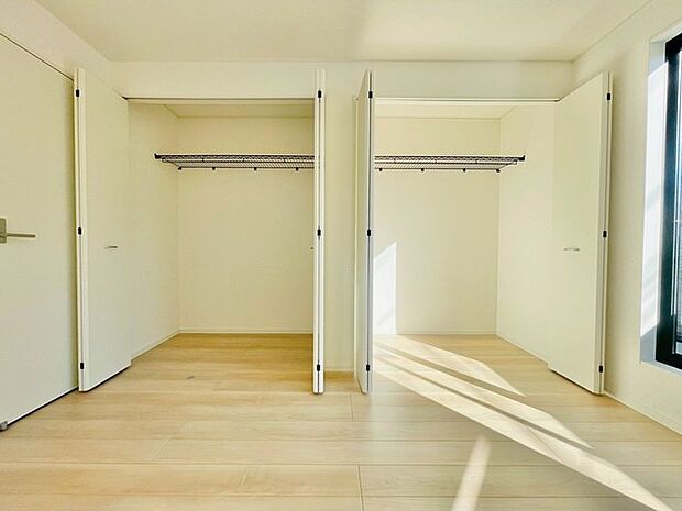 季節ごとの大物もしまえるたっぷりの収納スペース。 