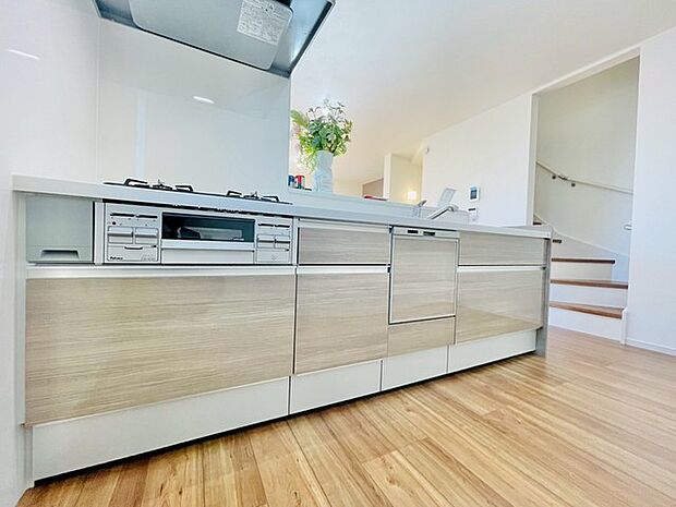 お子様と並んで料理をしても余裕のゆとりのキッチン