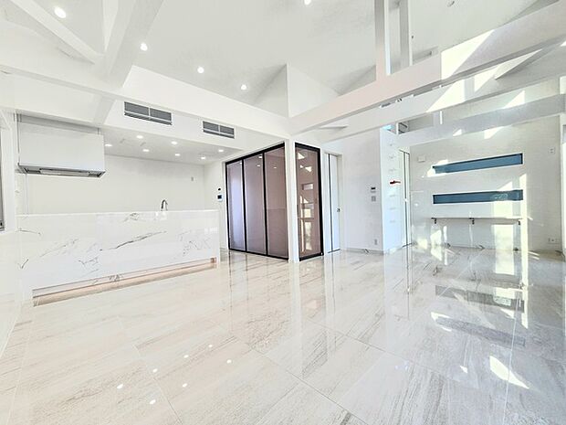 快適性とゆとりをデザインしたリビングは、広々した23.1帖。 