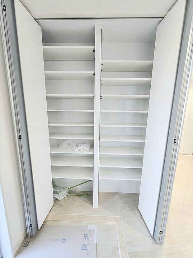 ■ 玄関がいつも片づく大容量シューズボックス ■ 