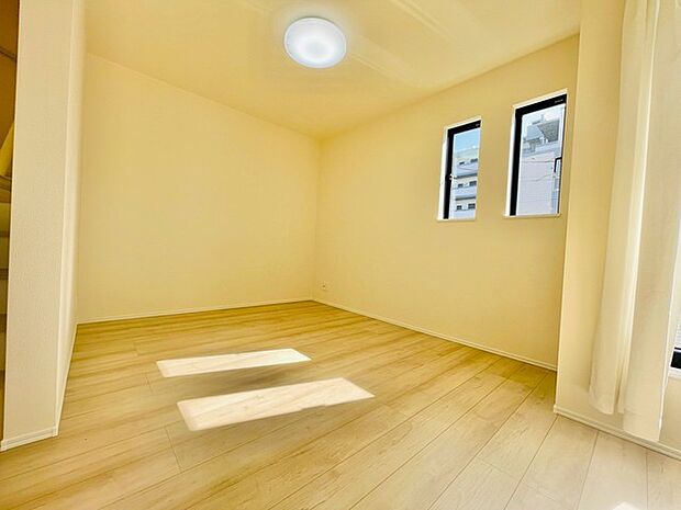 ご家族みんながゆったりくつろげる広々リビング。