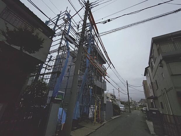 前面道路含む外観