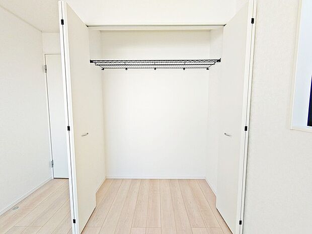 たっぷりの収納スペースで快適に暮らせそう。
