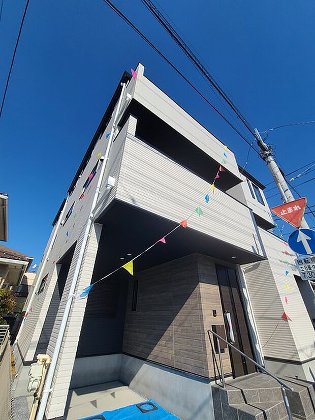 南道路に面した、陽当たり良好な物件です。