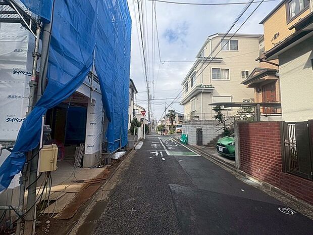 前面道路含む外観
