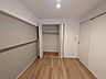 寝室：部屋ごとに設けた収納は、住みやすさへのこだわり。 