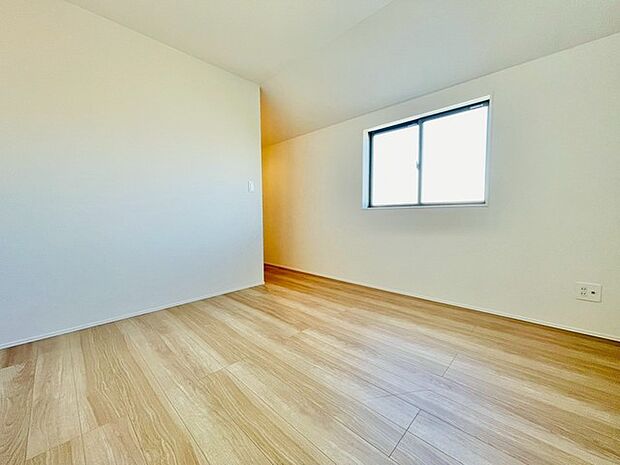 ナチュラルウッドの色合いが、室内にあたたかな雰囲気を運びます。