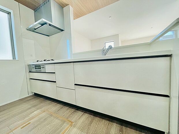 お子様と並んで料理をしても余裕のゆとりのキッチン 