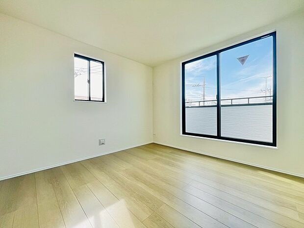 心地よい広がりを感じさせる、明るく開放的な空間。