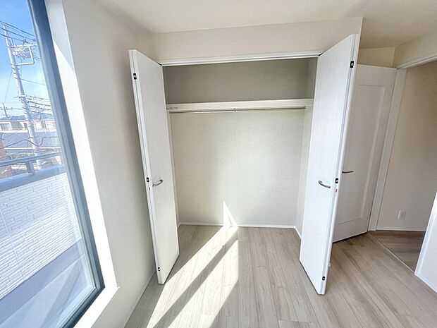 季節ごとの大物もしまえるたっぷりの収納スペース。