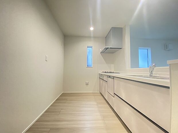 お子様と並んで料理をしても余裕のゆとりのキッチン