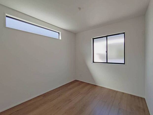 穏やかな光が心地よく、落ち着いた空間が広がります。