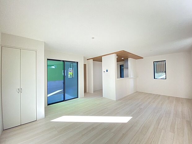 開放感と採光にこだわった広々LDK。