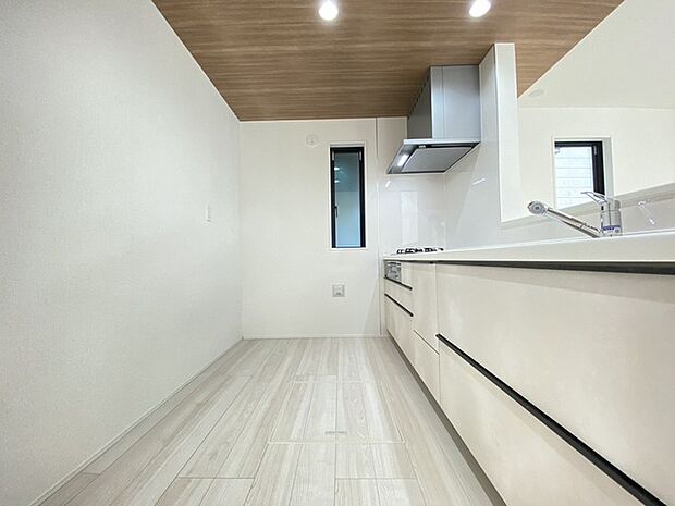 お子様と並んで料理をしても余裕のゆとりのキッチン