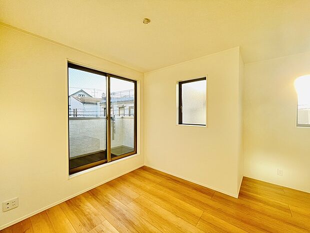 解放感あふれる2階リビングは、自然に光と風に恵まれます。