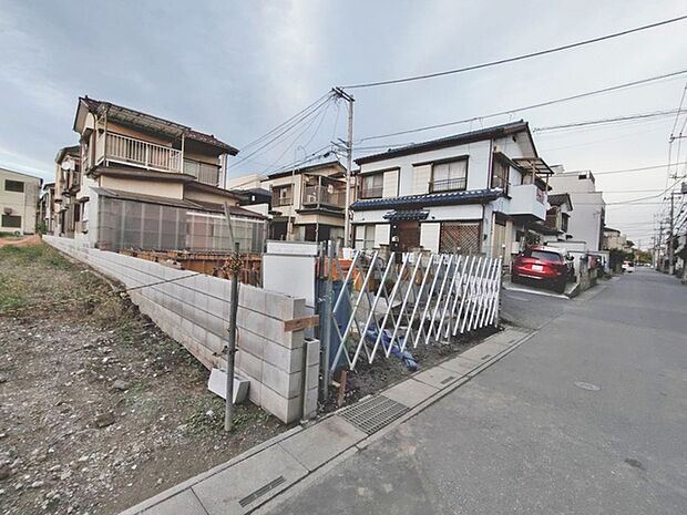 前面道路含む外観