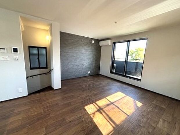 ご家族みんながゆったりくつろげる広々リビング。