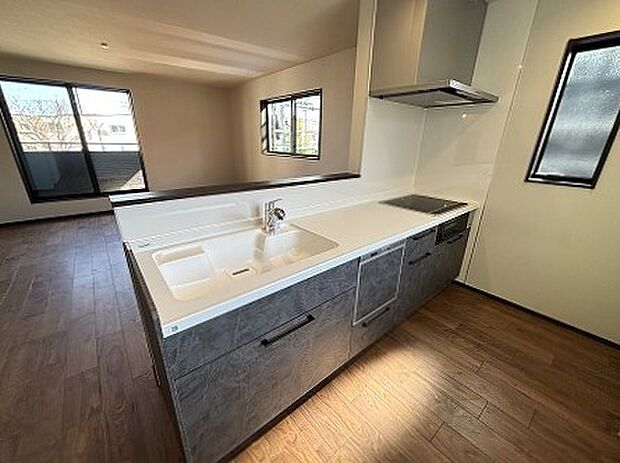 お子様と並んで料理をしても余裕のゆとりのキッチン