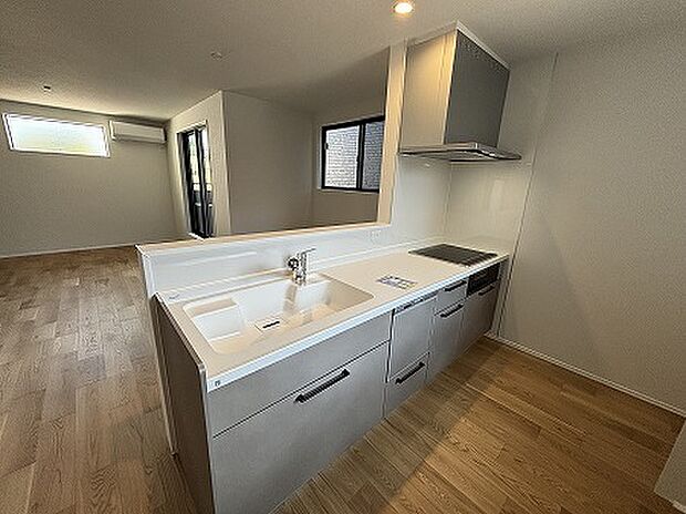 料理をしながらでもご家族との会話を楽しめる対面キッチン。