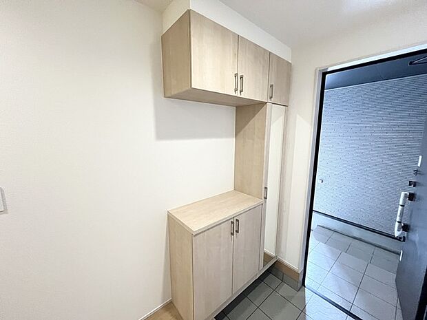 玄関をスッキリ整理。いつも気持ち良く使える玄関収納ボックス付き。