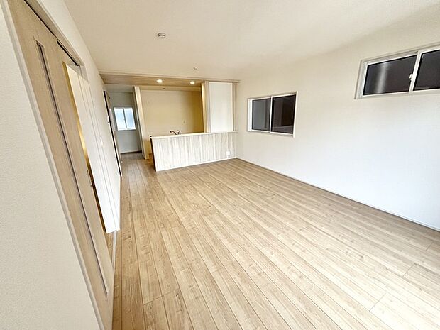 開放感と採光にこだわった広々LDK。