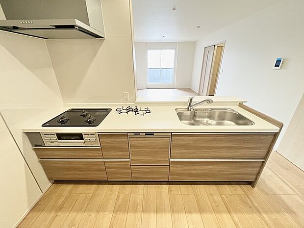 吊戸棚をなくした対面LDKはキッチンに立つ人の視界をワイドにしてくれます。