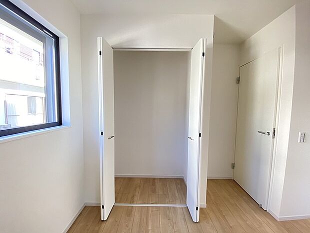 ご家族の思い出も大切にしまっておけるたっぷり収納。