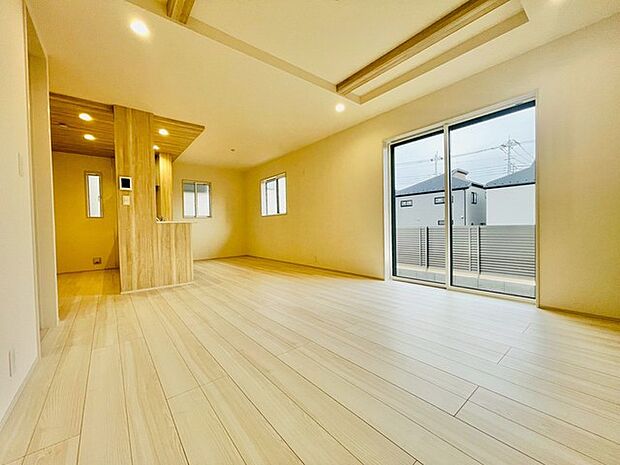 心地よい木の温もりと、広がりを感じる空間