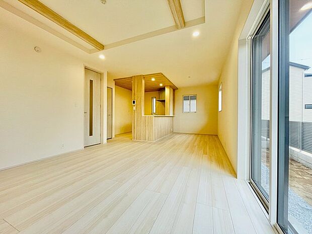 木の温もりを感じる、開放的で心地よい空間