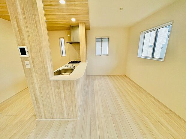 温かみのある木調がお部屋に穏やかな広がりをもたらします。