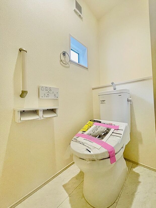 清潔感あふれる空間に、柔らかな日差しが心地よく注ぐ。